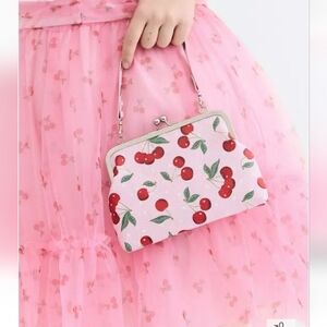 🆕️🍒🍒CHERRY WRISTLET PURSE🍒🍒